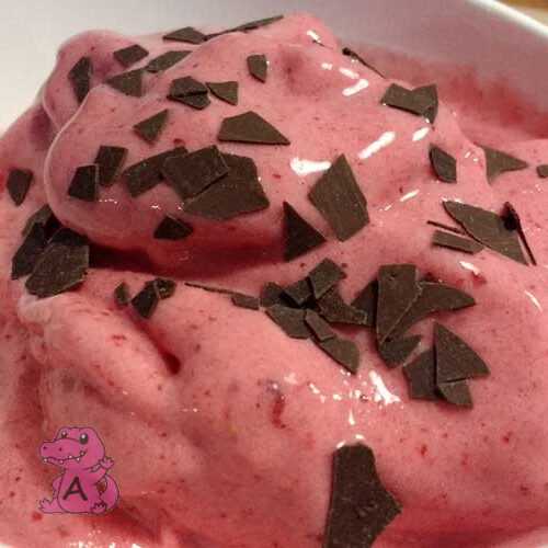 selbstgemachtes Erdbeereis mit nur 3 Zutaten - Die A-Methode